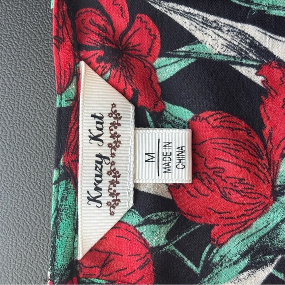 Women’s Krazy Kat Floral Cold Shoulder Blouse Size Medium Red Black Ruffle Hem - Picture 8 of 10